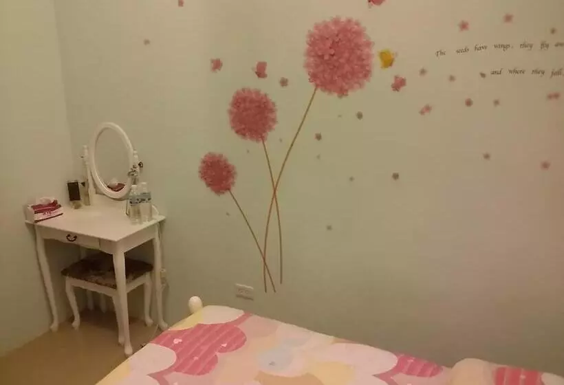 تختخواب و صبحانه 萩閣民宿sara S House走路可到夜市近市區好停車
