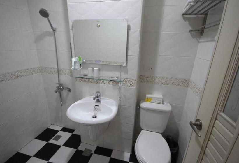 تختخواب و صبحانه 萩閣民宿sara S House走路可到夜市近市區好停車