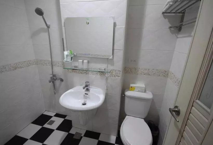 تختخواب و صبحانه 萩閣民宿sara S House走路可到夜市近市區好停車