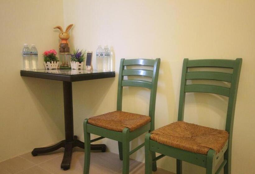 تختخواب و صبحانه 萩閣民宿sara S House走路可到夜市近市區好停車