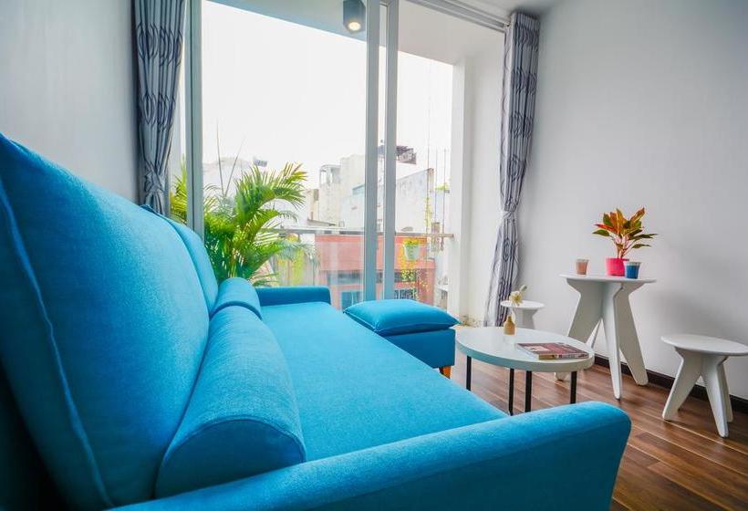 تختخواب و صبحانه The Nguyens Café Nhc