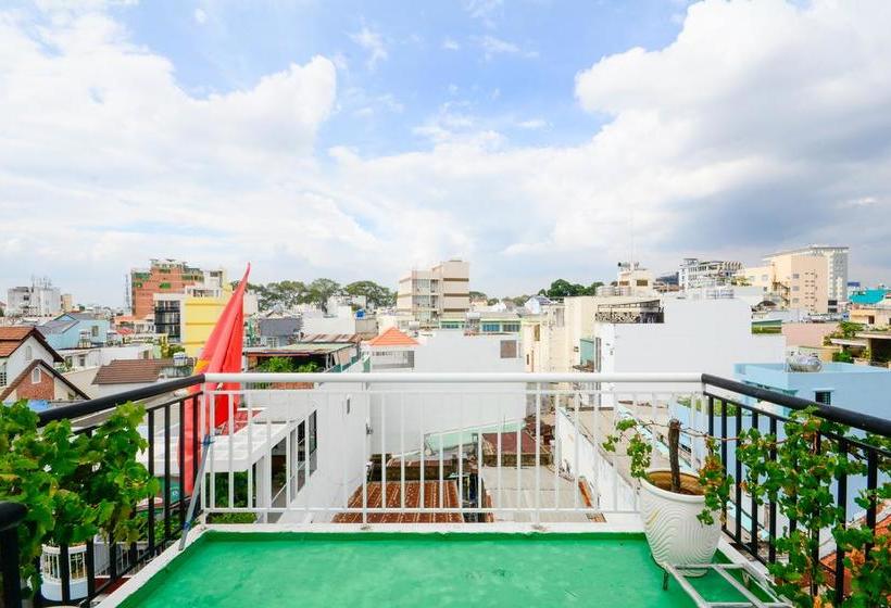 تختخواب و صبحانه The Nguyens Café Nhc