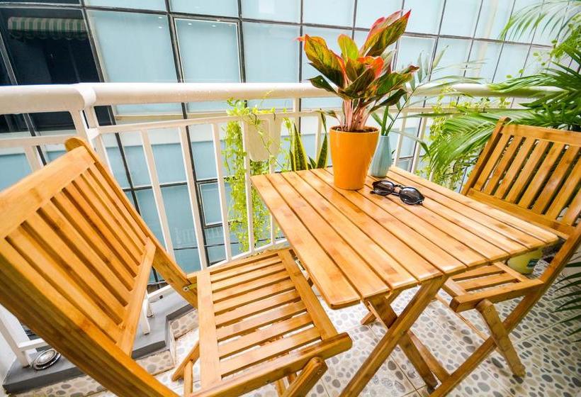 تختخواب و صبحانه The Nguyens Café Nhc