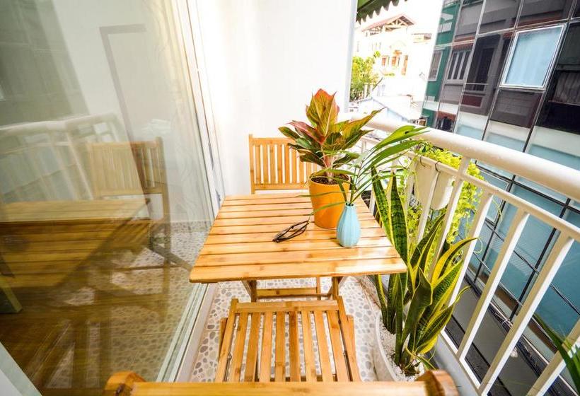 تختخواب و صبحانه The Nguyens Café Nhc