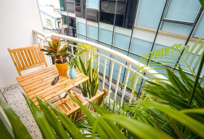 تختخواب و صبحانه The Nguyens Café Nhc