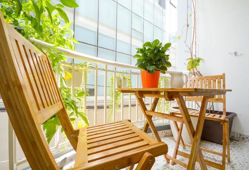 تختخواب و صبحانه The Nguyens Café Nhc