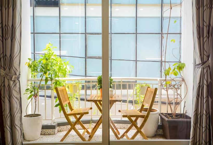 تختخواب و صبحانه The Nguyens Café Nhc