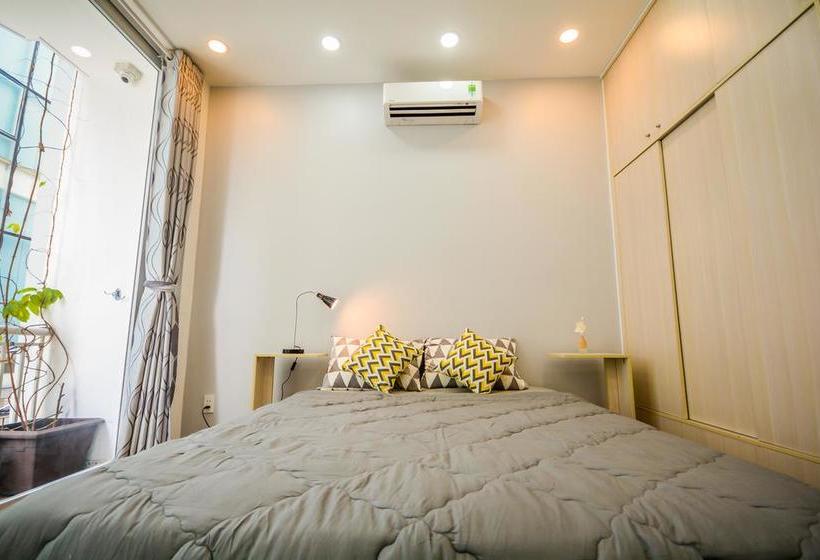 تختخواب و صبحانه The Nguyens Café Nhc