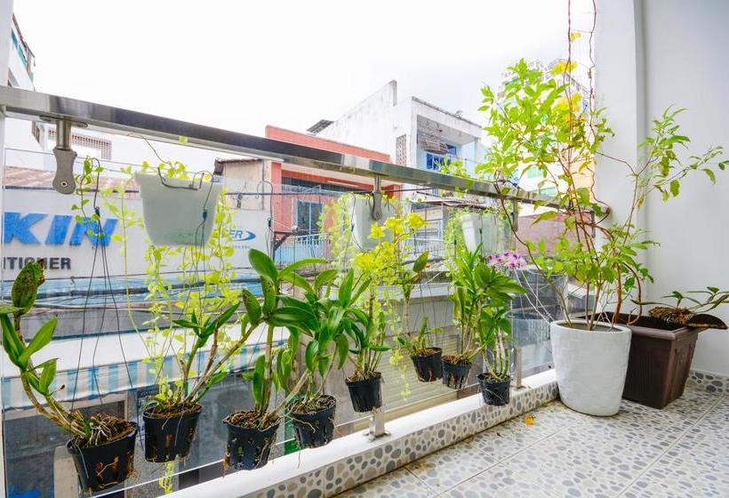 تختخواب و صبحانه The Nguyens Café Nhc