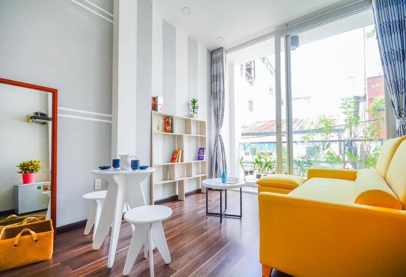 تختخواب و صبحانه The Nguyens Café Nhc