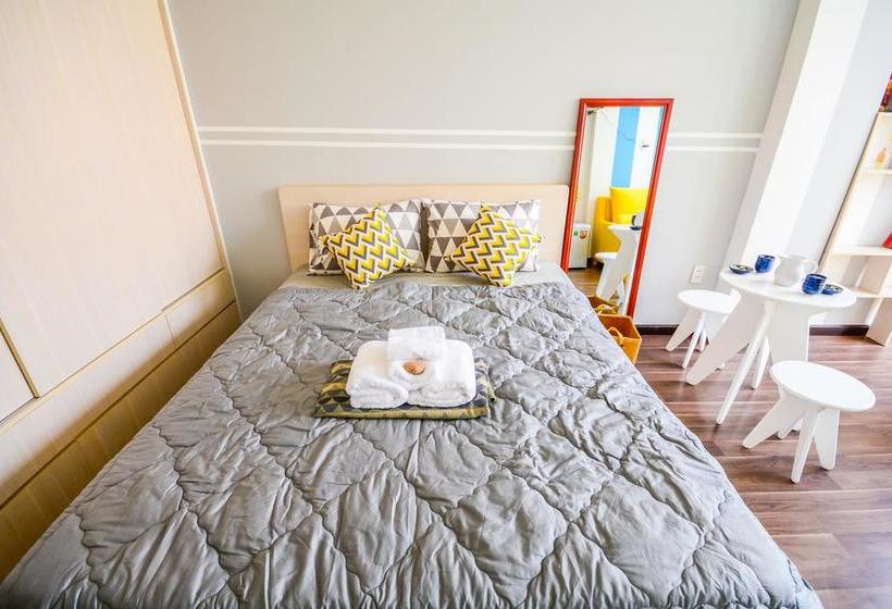 تختخواب و صبحانه The Nguyens Café Nhc