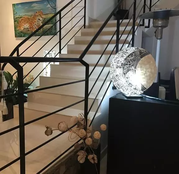 هتل Tobuna Suites