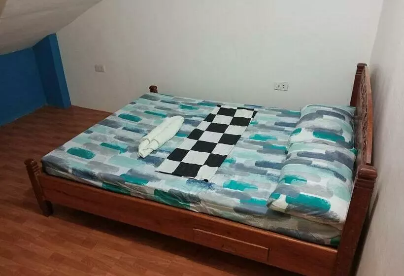 Footprints Hostel