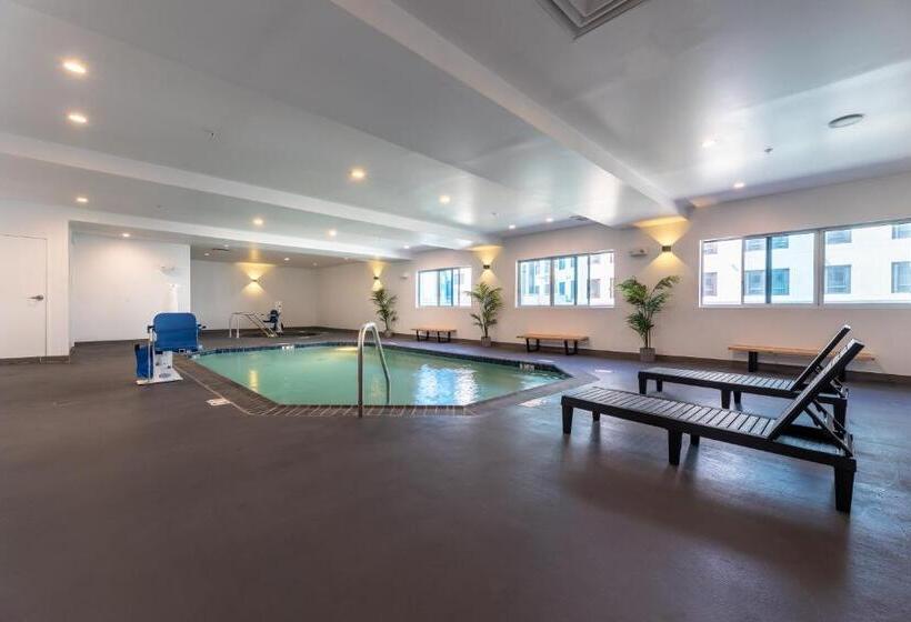 ホテル Mai Downtown Long Beach