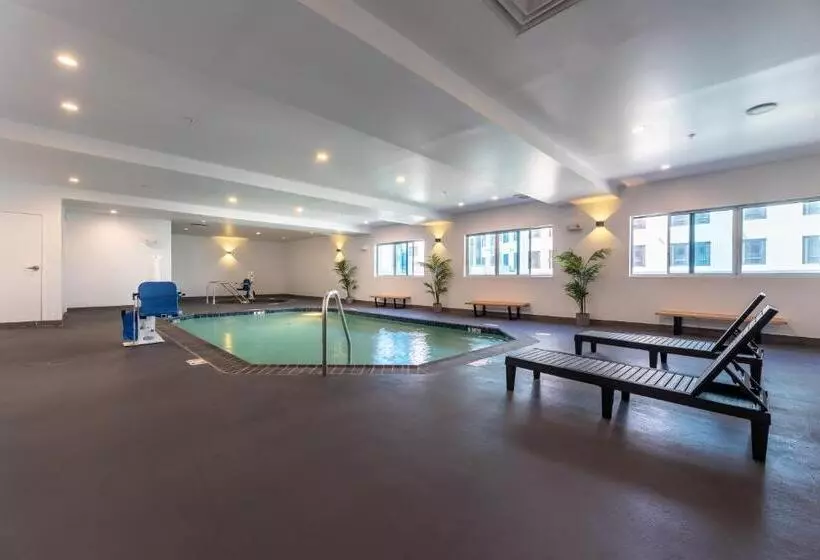 ホテル Mai Downtown Long Beach