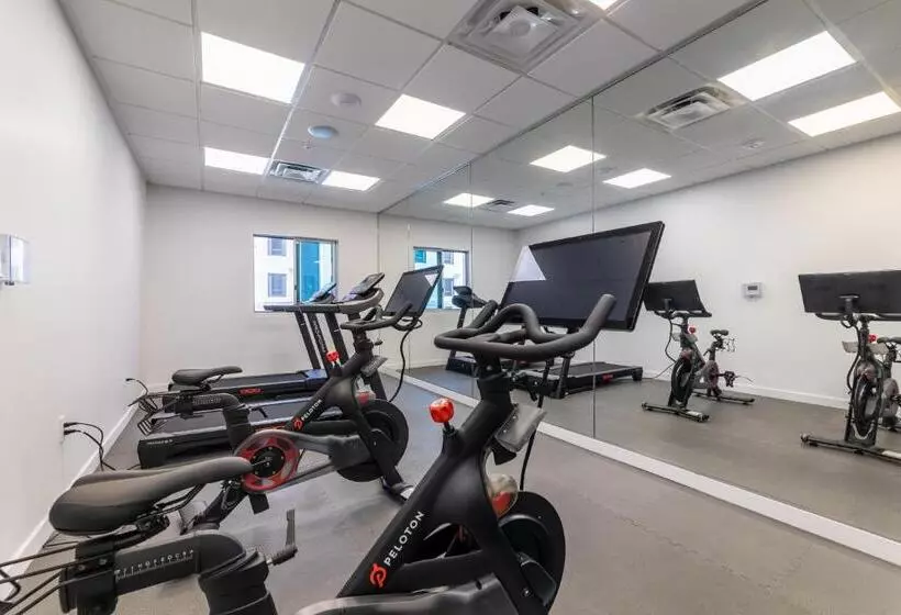 ホテル Mai Downtown Long Beach