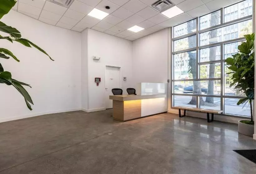 ホテル Mai Downtown Long Beach