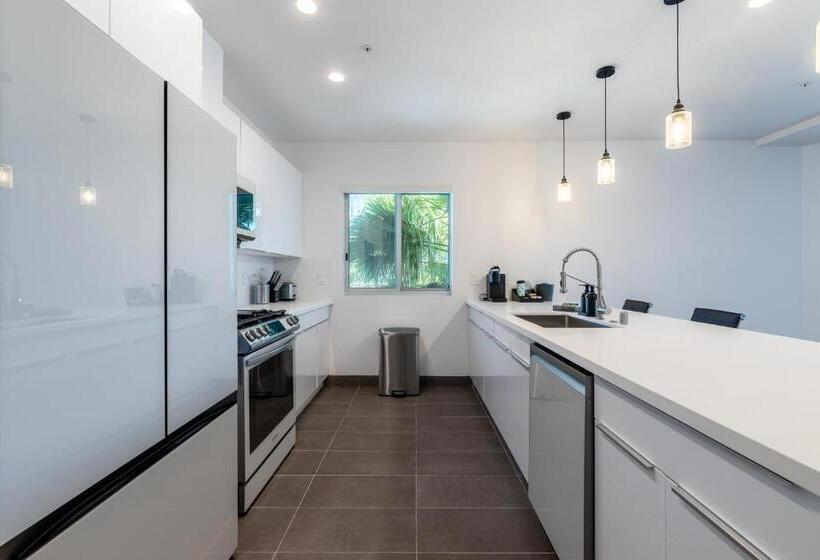 ホテル Mai Downtown Long Beach