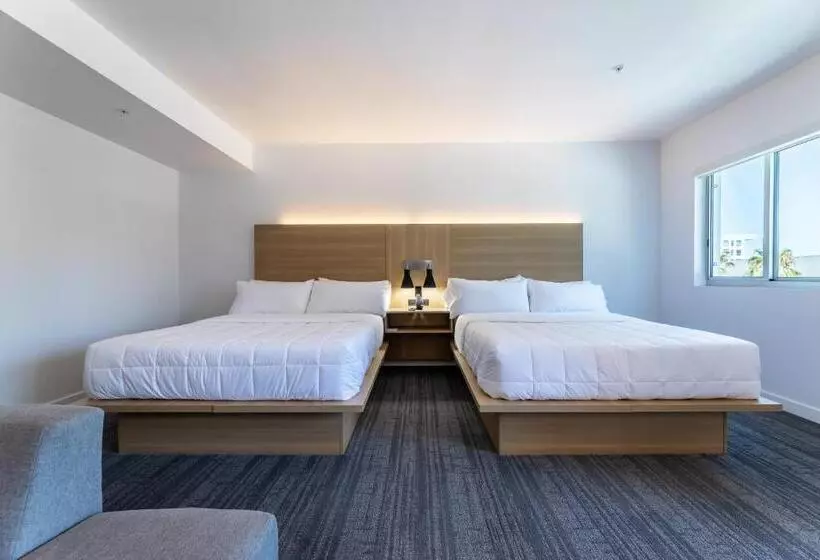 ホテル Mai Downtown Long Beach