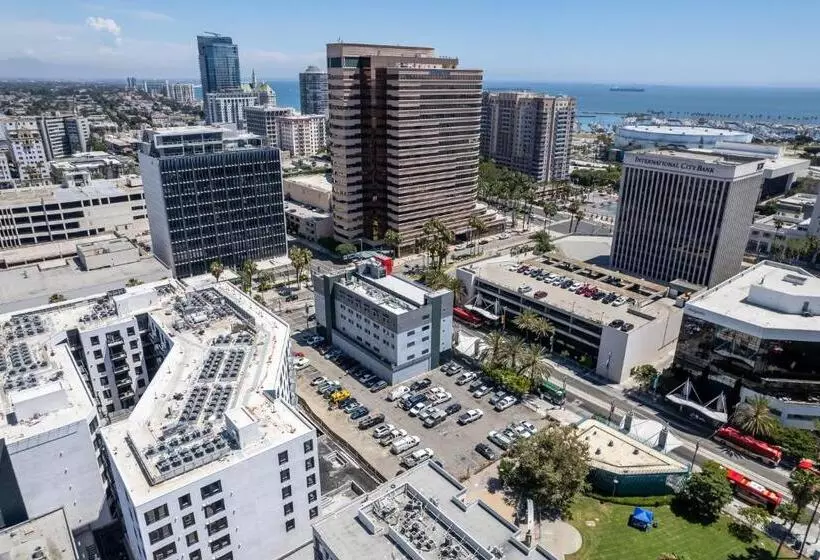 ホテル Mai Downtown Long Beach