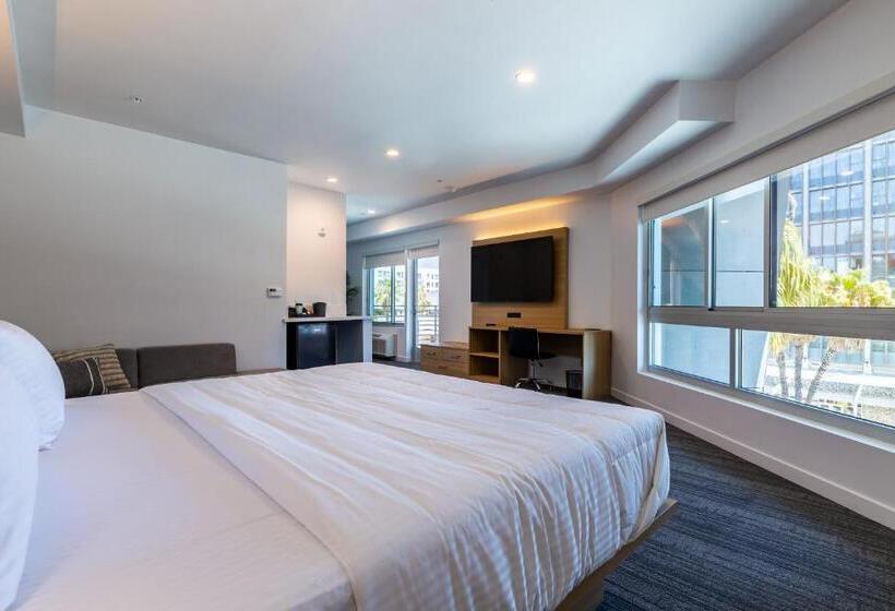 ホテル Mai Downtown Long Beach