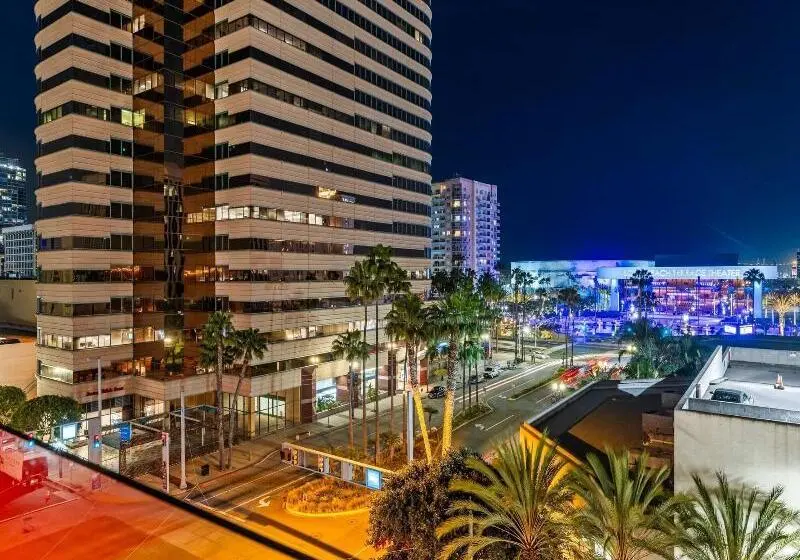 ホテル Mai Downtown Long Beach