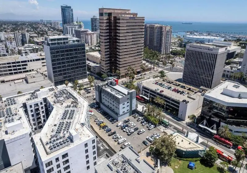 ホテル Mai Downtown Long Beach