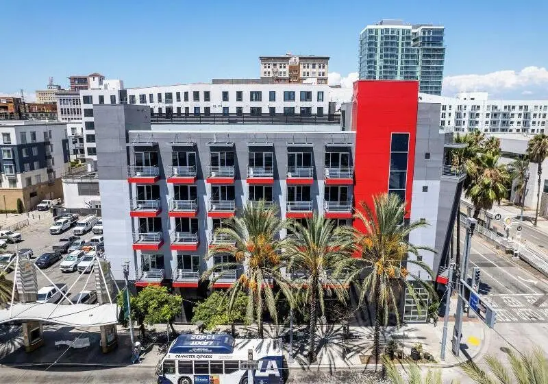 ホテル Mai Downtown Long Beach