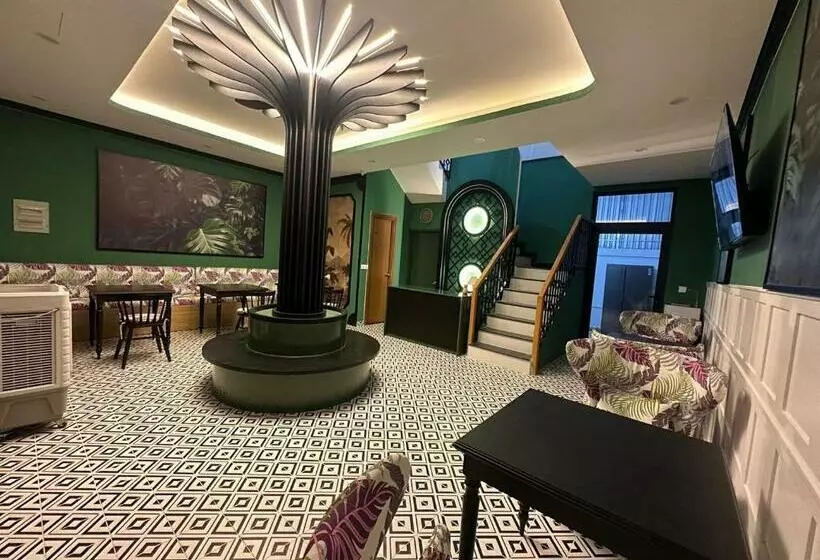 هتل Wins House