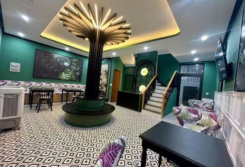 هتل Wins House