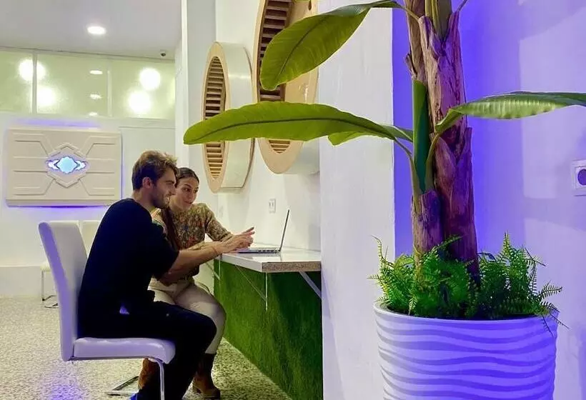 هتل کپسول Capsule Inn Valencia Hostel