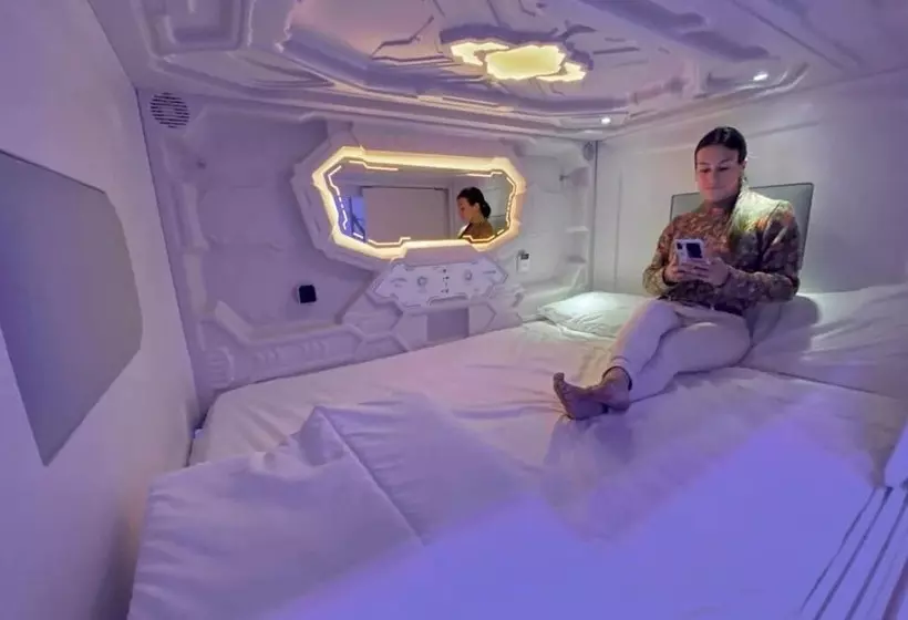 هتل کپسول Capsule Inn Valencia Hostel