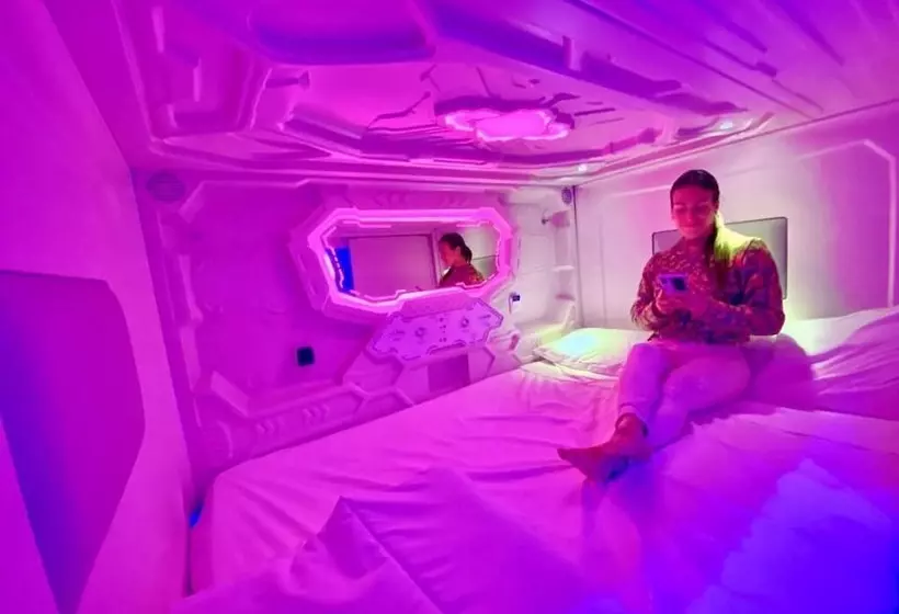 هتل کپسول Capsule Inn Valencia Hostel