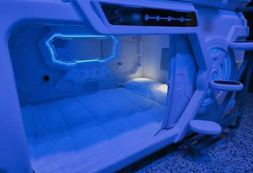 هتل کپسول Capsule Inn Valencia Hostel