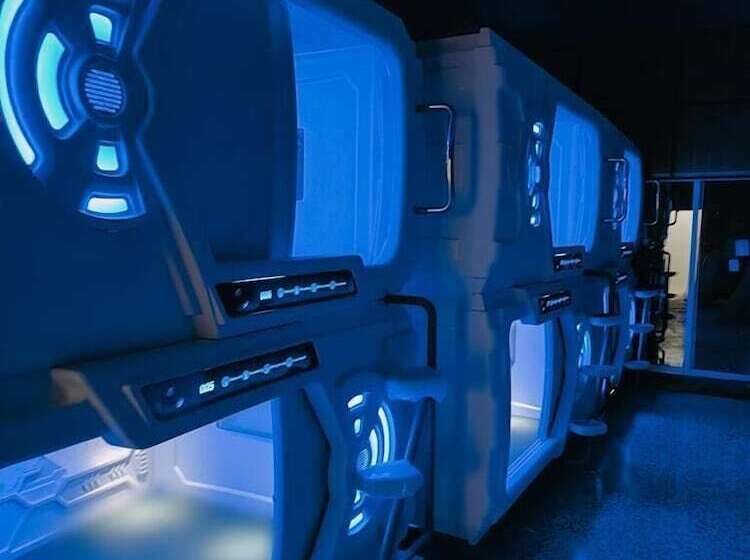 فنادق الكبسولة Capsule Inn Valencia Hostel