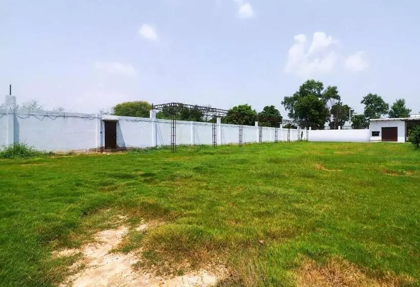 Hotelli Spot On Bansal Resort