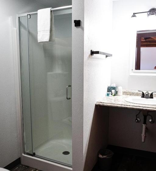 Отель Big Medicine Cabins