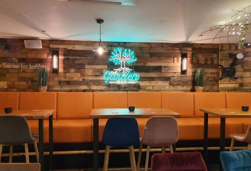 هتل The Garden Bar Rooms