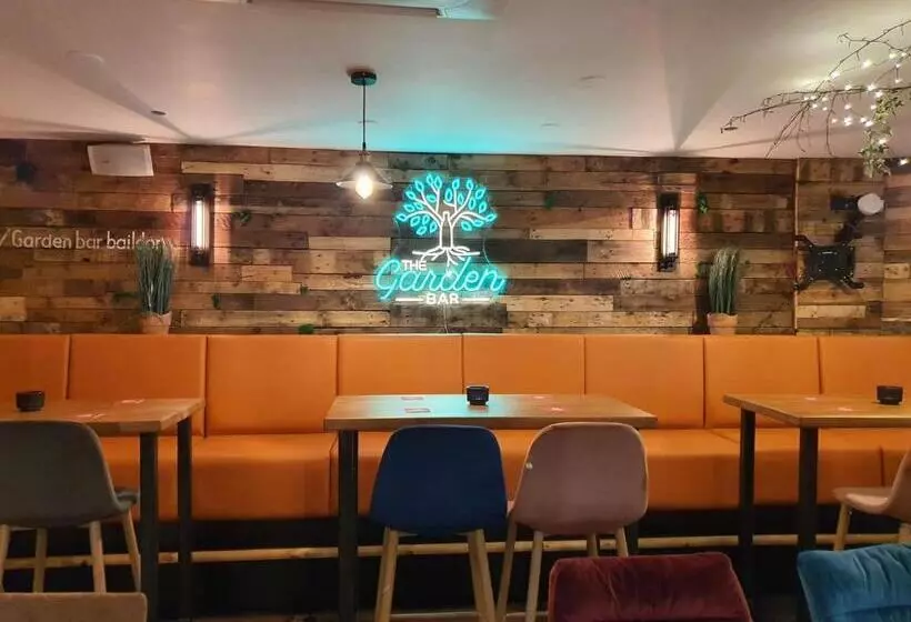 Hotelli The Garden Bar Rooms