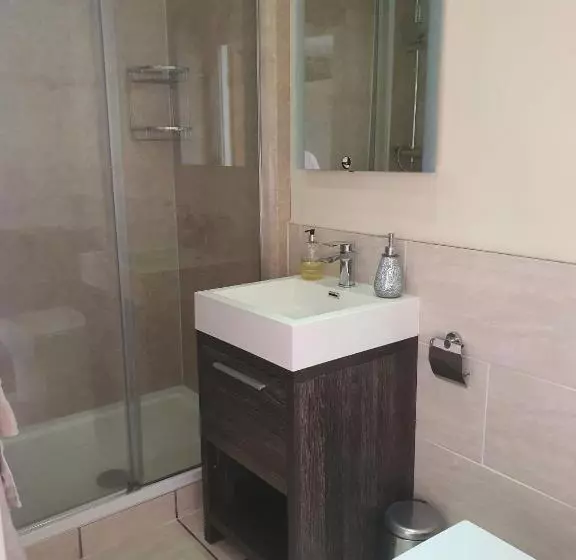 Hotelli The Garden Bar Rooms