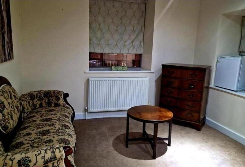 هتل The Garden Bar Rooms