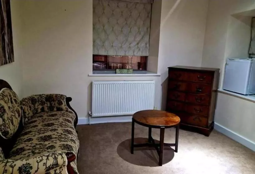 Hotelli The Garden Bar Rooms