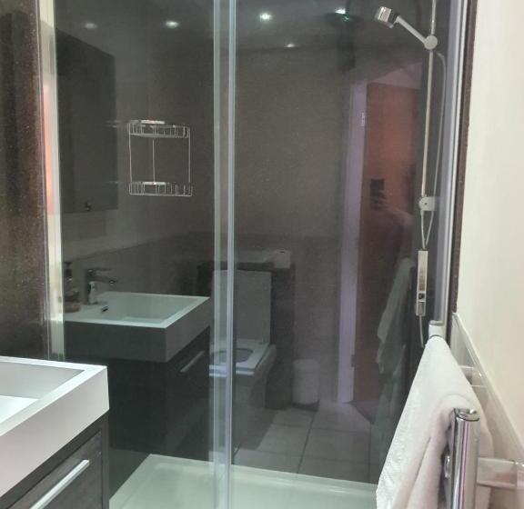 هتل The Garden Bar Rooms