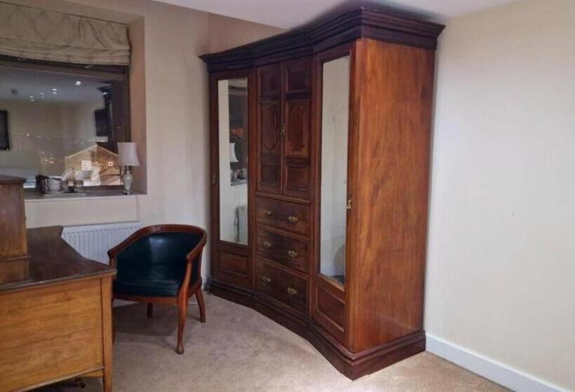 هتل The Garden Bar Rooms