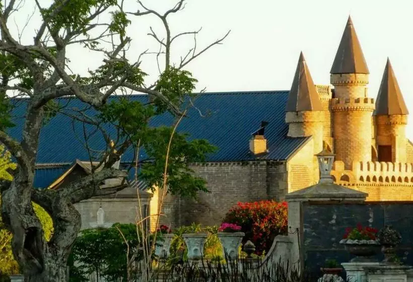 ペンション Bygracealone Manor