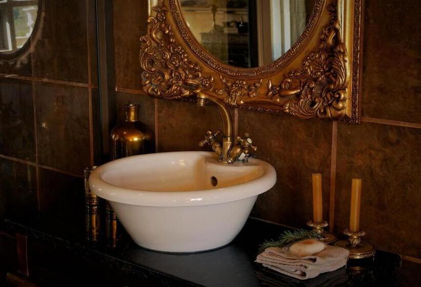 بنسيون Bygracealone Manor