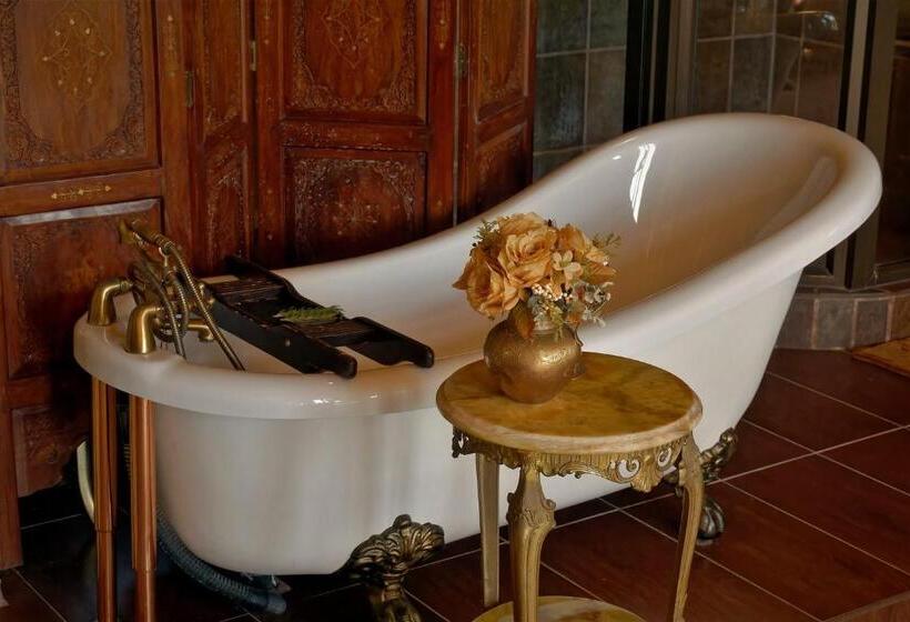 بنسيون Bygracealone Manor