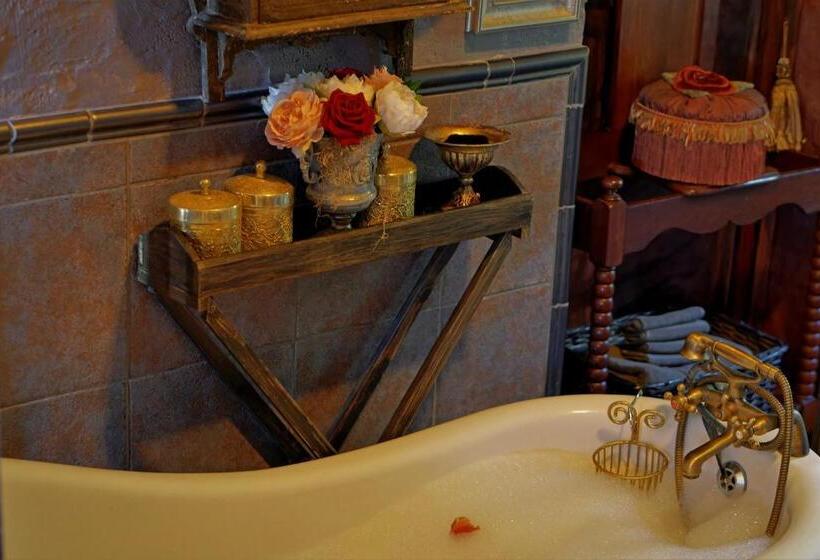 بنسيون Bygracealone Manor