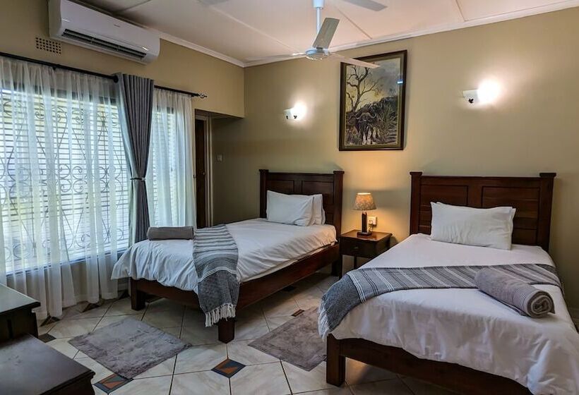 پانسیون Room In Villa Zambezi Family Lodge Buffalo Room