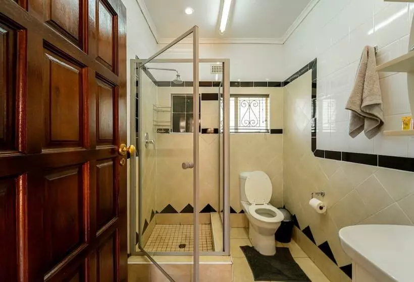 پانسیون Room In Villa   Zambezi Family Lodge   Buffalo Room